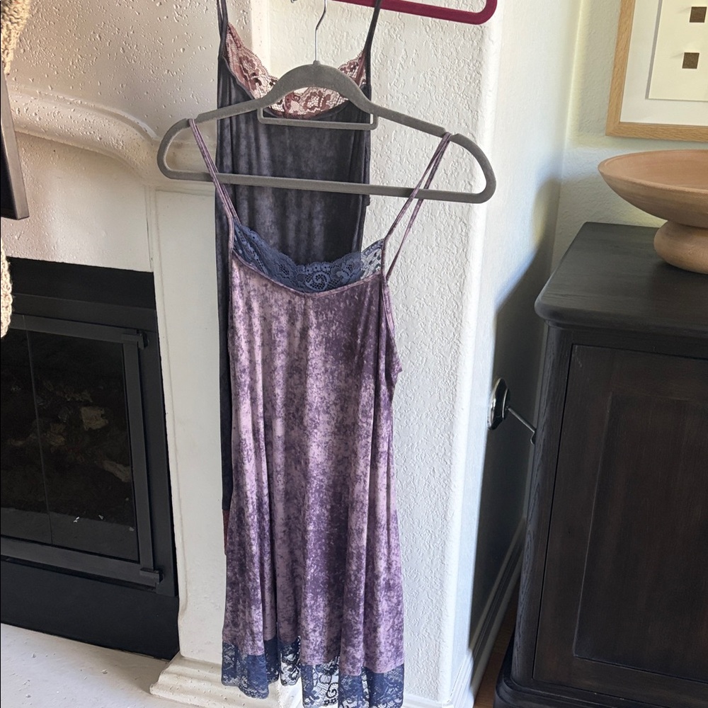 Chic Velvet Chemise with Lace Trim